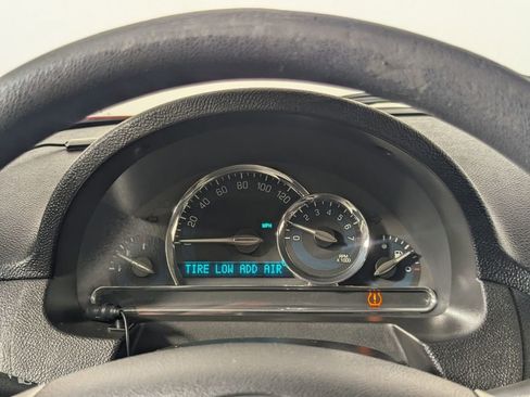 Used 2011 Chevrolet HHR LT FWD image 16