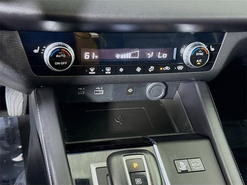 Used 2023 Mitsubishi Outlander SE image 8