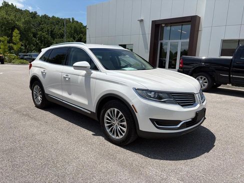 Used 2017 Lincoln MKX Select w/ Select Plus Package AWD/4WD image 4