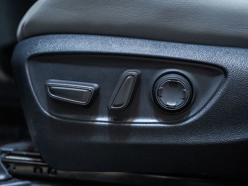 Used 2025 Toyota Sienna XLE image 16