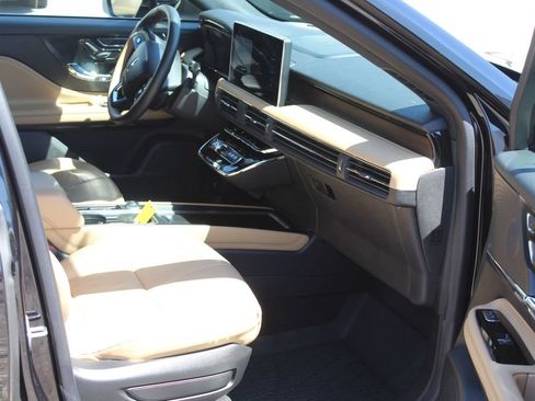 Used 2023 Lincoln Corsair Reserve w/ Equipment Group 201A AWD/4WD image 18