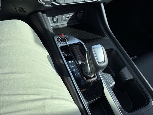 Used 2025 Nissan Sentra SR w/ SR Premium Package image 18