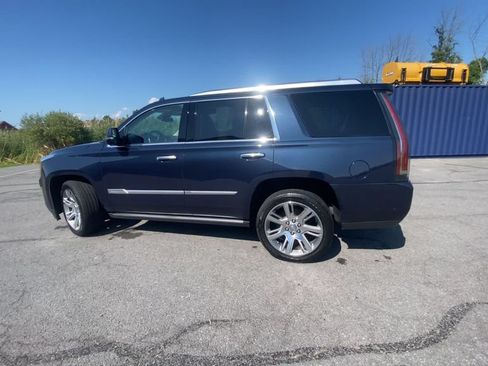 Certified 2020 Cadillac Escalade Premium Luxury AWD/4WD image 6