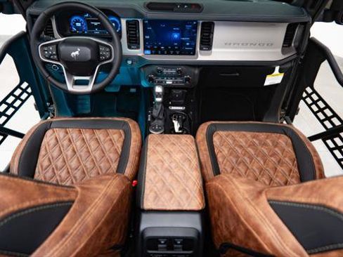 Used 2026 Ford Bronco 4-Door AWD/4WD image 2