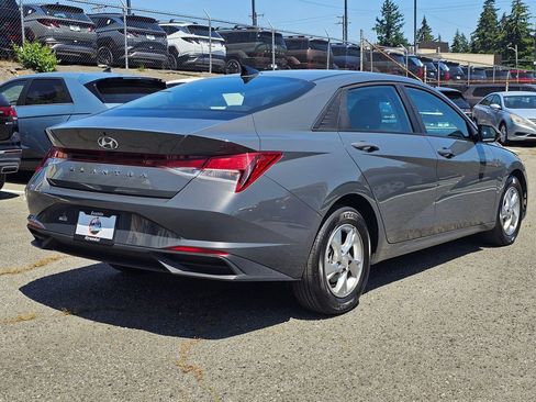 Used 2023 Hyundai Elantra SE FWD image 7