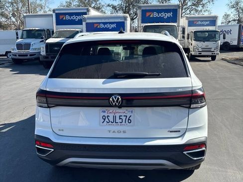 Used 2025 Volkswagen Taos SE AWD/4WD image 5