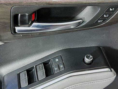 Used 2022 Toyota Highlander Limited image 15