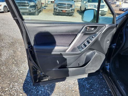 Used 2018 Subaru Forester 2.5i Premium w/ All-Weather Package image 16