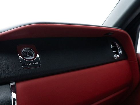 Certified 2024 Rolls-Royce Cullinan image 47