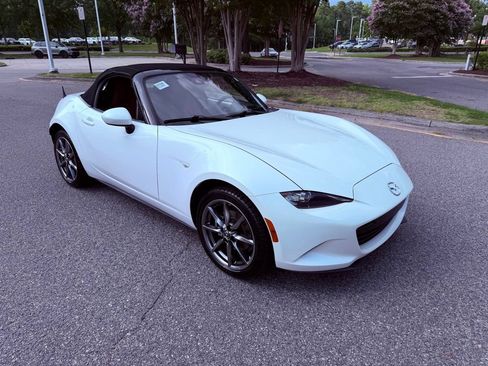 Used 2023 MAZDA MX-5 Miata Grand Touring RWD image 13
