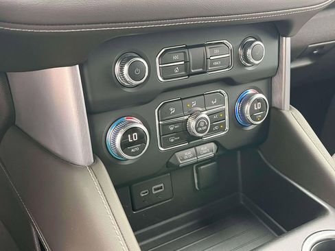 Used 2022 GMC Yukon SLE w/ Max Trailering Package image 32