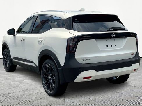 New 2025 Nissan Kicks SR image 3