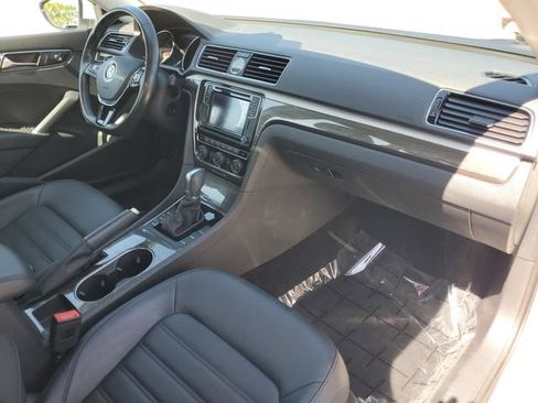 Used 2017 Volkswagen Passat 1.8T SEL Premium FWD image 18