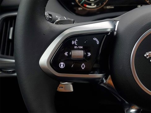 Used 2024 Jaguar E-PACE R-Dynamic SE image 16