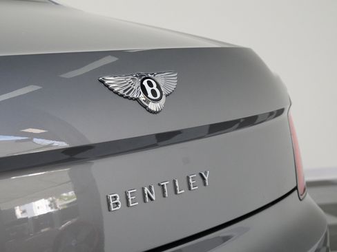Used 2022 Bentley Flying Spur Plug-In Hybrid image 48