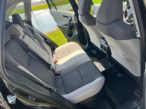 Used 2024 Toyota RAV4 XLE image 6