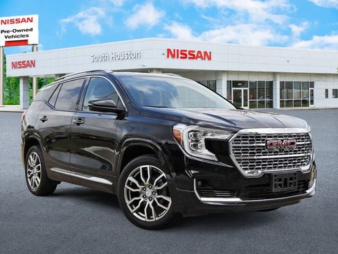 Used 2024 GMC Terrain Denali w/ Denali Premium Package AWD/4WD image 1