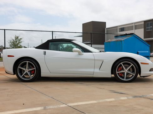 Used 2011 Chevrolet Corvette Convertible w/ Preferred Equipment Group RWD image 16