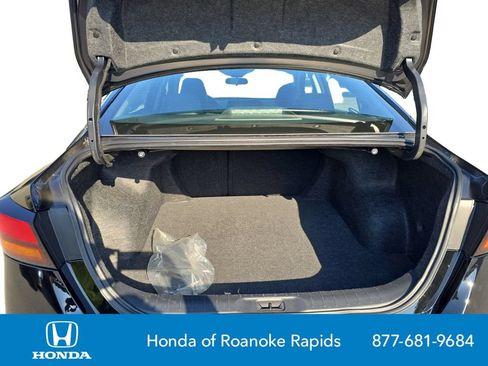 Used 2025 Nissan Altima 2.5 SR FWD image 19