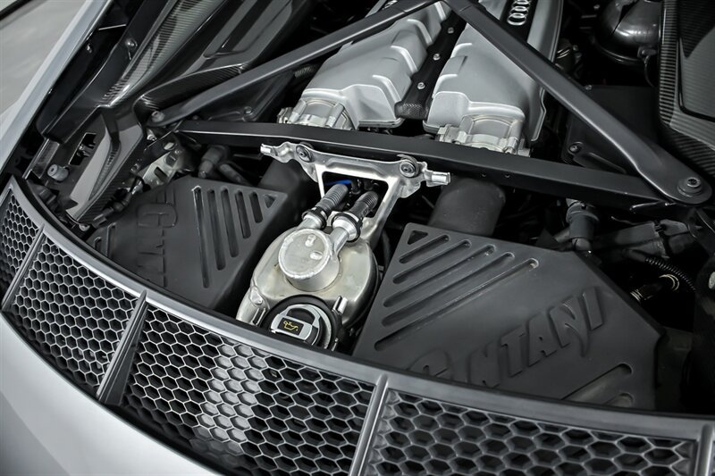 Used 2017 Audi R8 V10 w/ Carbon Exterior Package AWD/4WD image 19