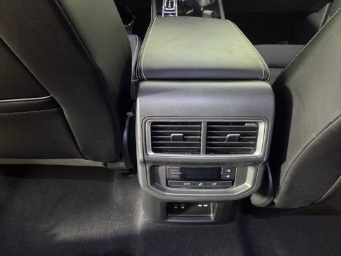 Used 2024 Volkswagen Atlas SE FWD image 26