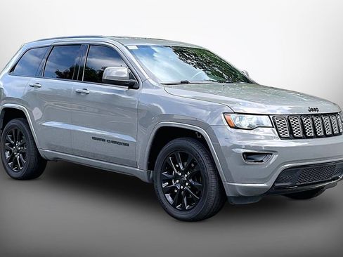 Used 2019 Jeep Grand Cherokee Altitude AWD/4WD image 2