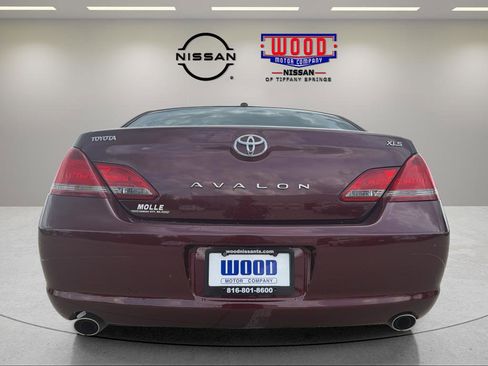 Used 2009 Toyota Avalon Limited FWD image 3
