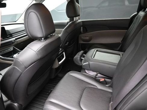 Used 2025 Kia Carnival EX FWD image 22