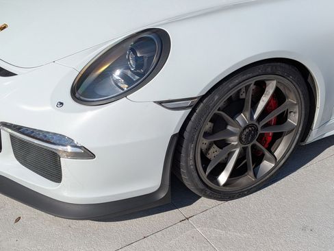 Certified 2015 Porsche 911 GT3 image 12