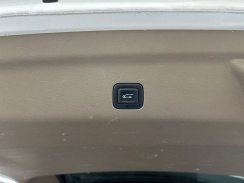 Used 2022 GMC Yukon XL Denali AWD/4WD image 35