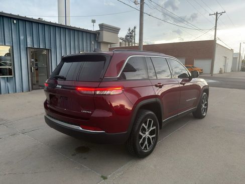 Used 2024 Jeep Grand Cherokee Limited w/ Trailer Tow Package AWD/4WD image 5