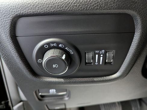 Used 2025 Jeep Grand Cherokee L Limited w/ Black Appearance Package image 19