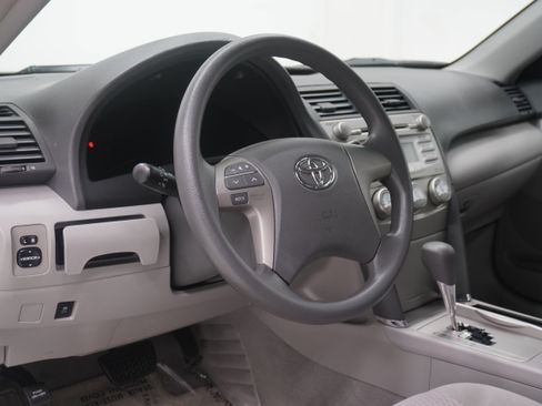 Used 2010 Toyota Camry LE FWD image 9