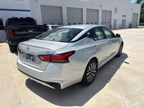 Used 2024 Nissan Altima 2.5 SV FWD image 11
