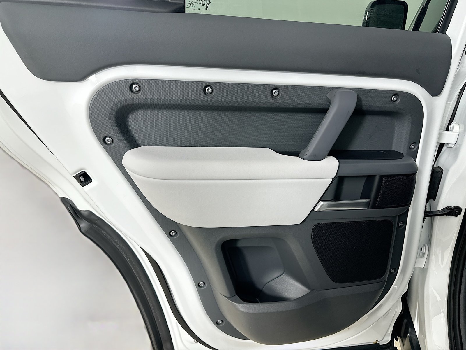 New 2026 Land Rover Defender 130 X-Dynamic SE AWD/4WD image 36