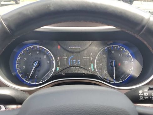 Used 2018 Chrysler Pacifica Touring-L Plus FWD image 11