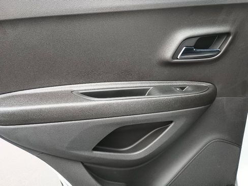 Used 2020 Chevrolet Trax Premier image 23