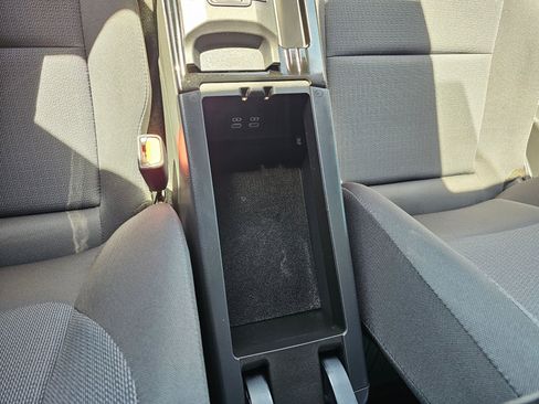 Used 2024 Toyota Prius LE AWD/4WD image 27
