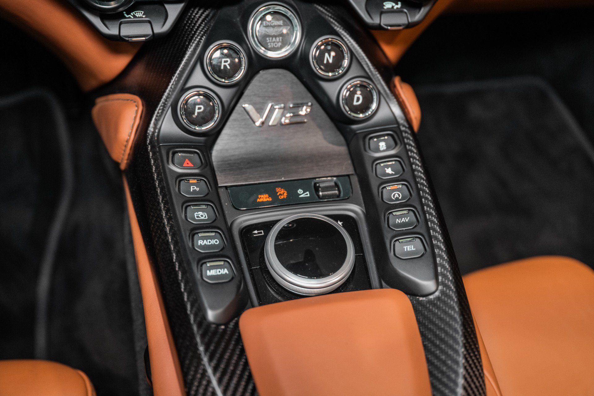 Used 2023 Aston Martin V12 Vantage Roadster RWD image 32