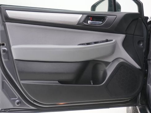 Used 2019 Subaru Outback 2.5i Premium image 13