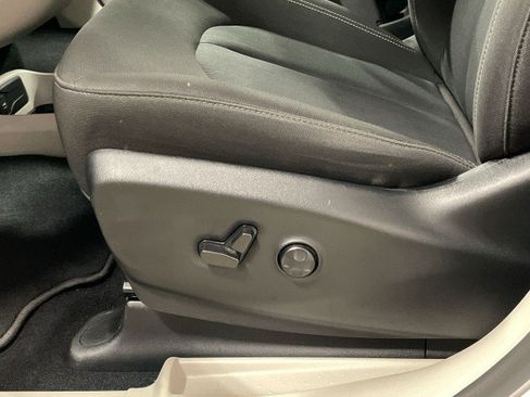 Used 2024 Chrysler Voyager LX FWD image 13