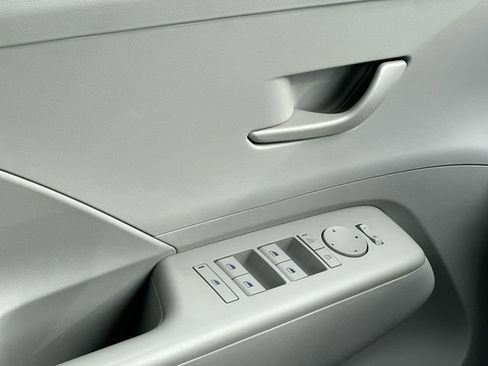 Used 2025 Hyundai Kona SEL image 17