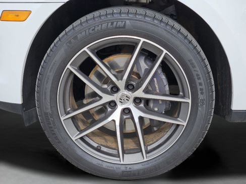 Certified 2025 Porsche Macan image 31