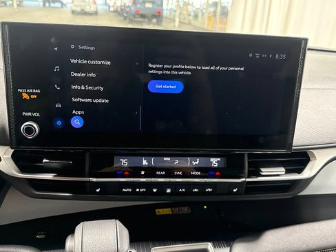 Used 2025 Toyota Sienna XLE FWD image 36