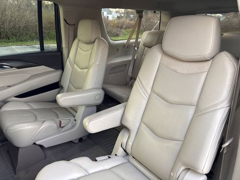 Used 2018 Cadillac Escalade ESV Premium Luxury image 29