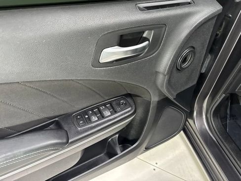 Used 2020 Dodge Charger SXT RWD image 9