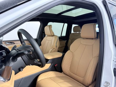 New 2026 Jeep Grand Cherokee Summit image 11