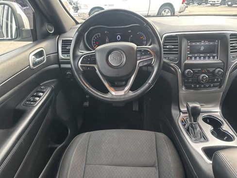 Used 2018 Jeep Grand Cherokee Laredo image 19