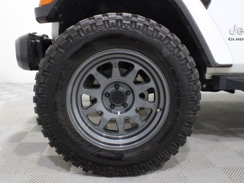 Used 2021 Jeep Gladiator Overland image 33
