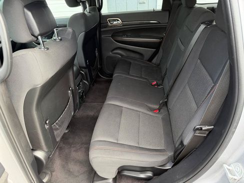 Used 2016 Jeep Grand Cherokee Laredo 75th Anniversary AWD/4WD image 10